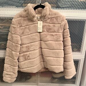 Women's Faux Fur Jacket in Cream